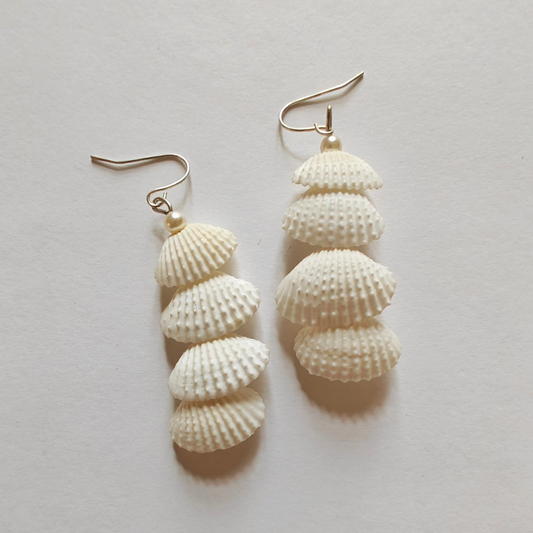 Ysora Bond Natural White Seashell Hoop Earrings